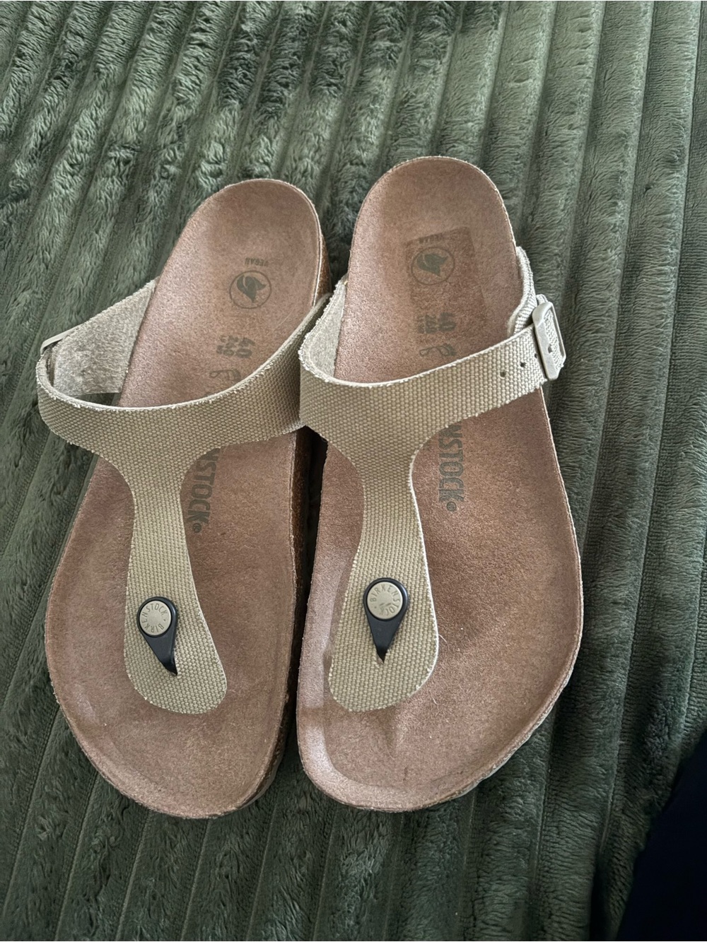 Birkenstock NWOB Gizeh Big Buckle Rivet Logo Faded Khaki Textile Vegan 40 US 9.5